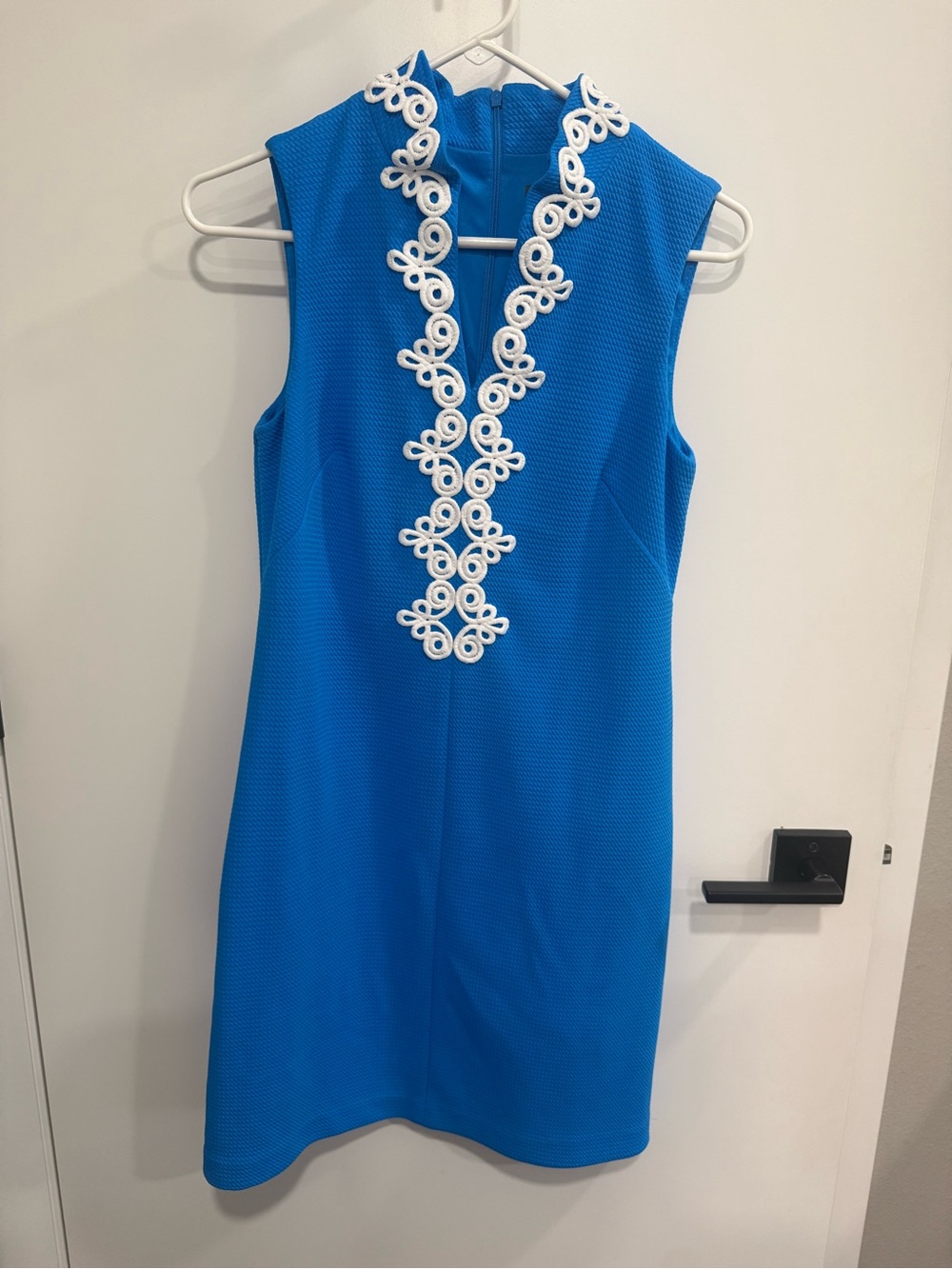 Vince Camuto Blue Sleeveless Shift Dress with White Embroidered Trim Size 4